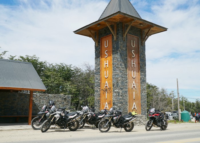 ushuaia city limits i motocykle motul ameryka poludniowa tour